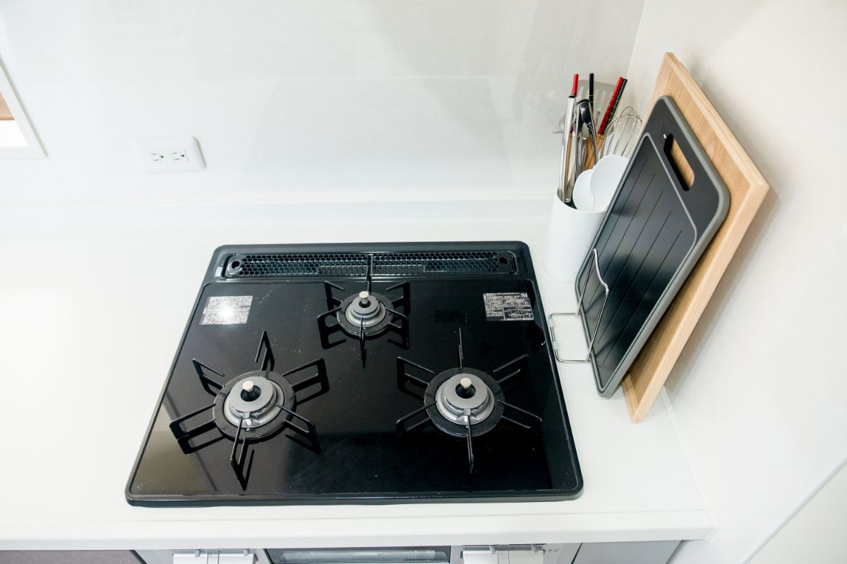 Gas stove 3 burners/cooking utensils 