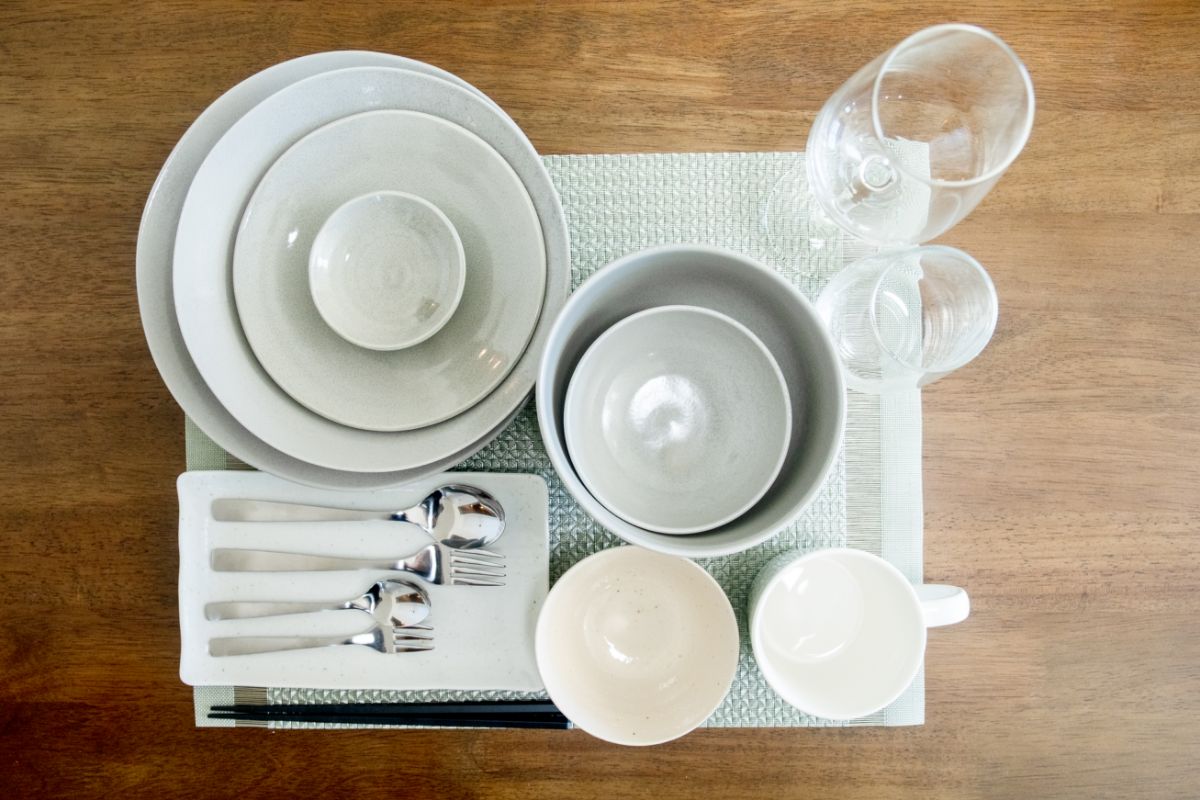 Equipment (various types of plates)